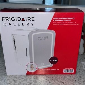 Frigidaire Gallery White Beauty & Beverage Cooler